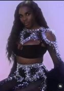 Grande Travesti black bien monté